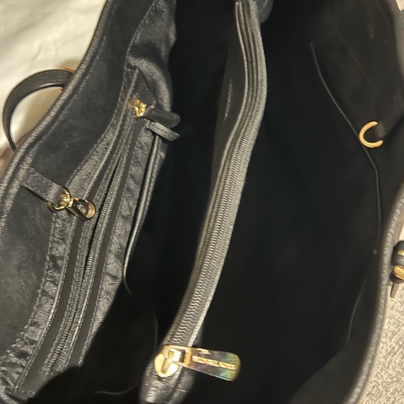 Authentic Michael Kors cross grain leather tote bag. - Picture 3 of 8